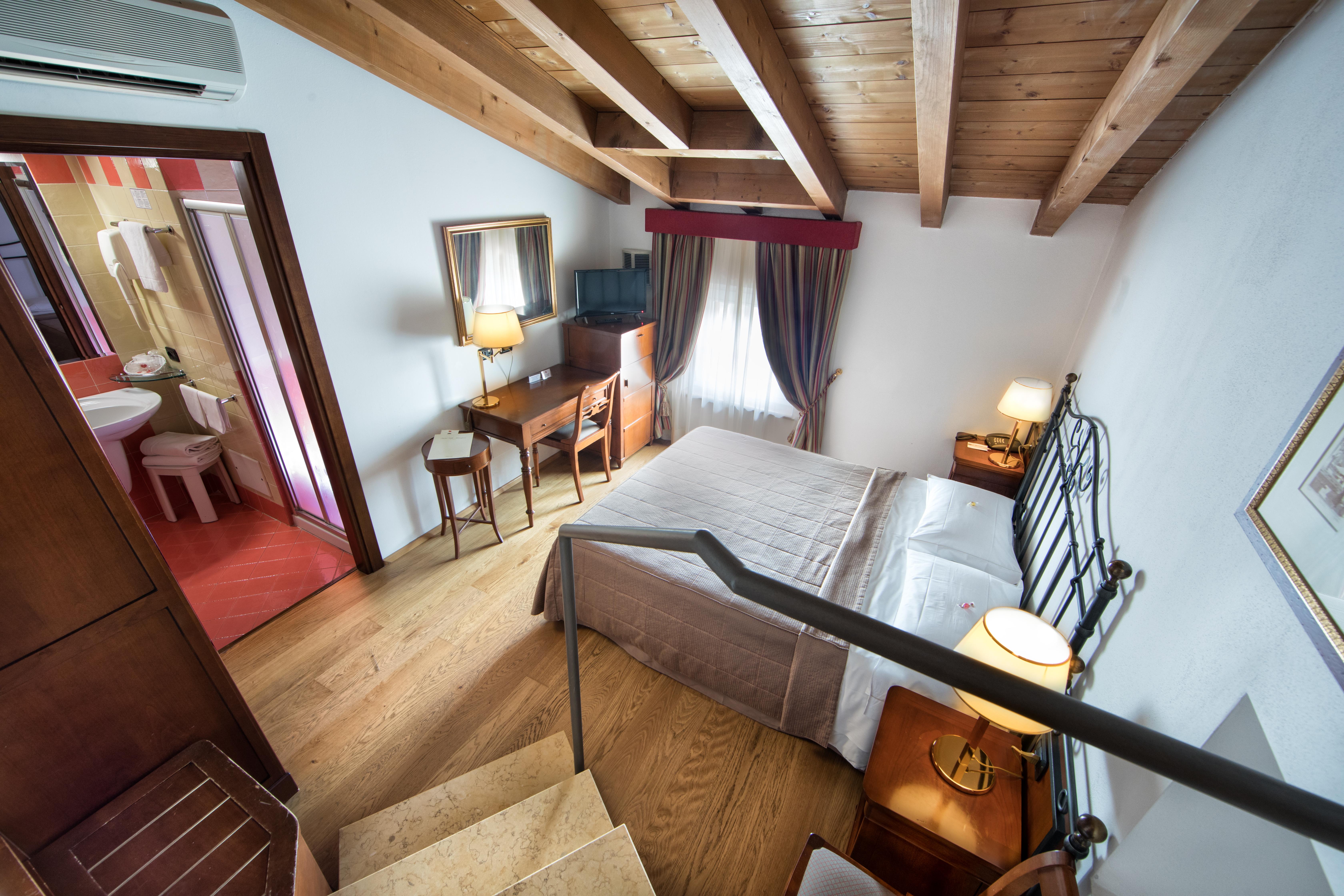 Hotel Villa Malaspina Кастель-д'Аццано Экстерьер фото