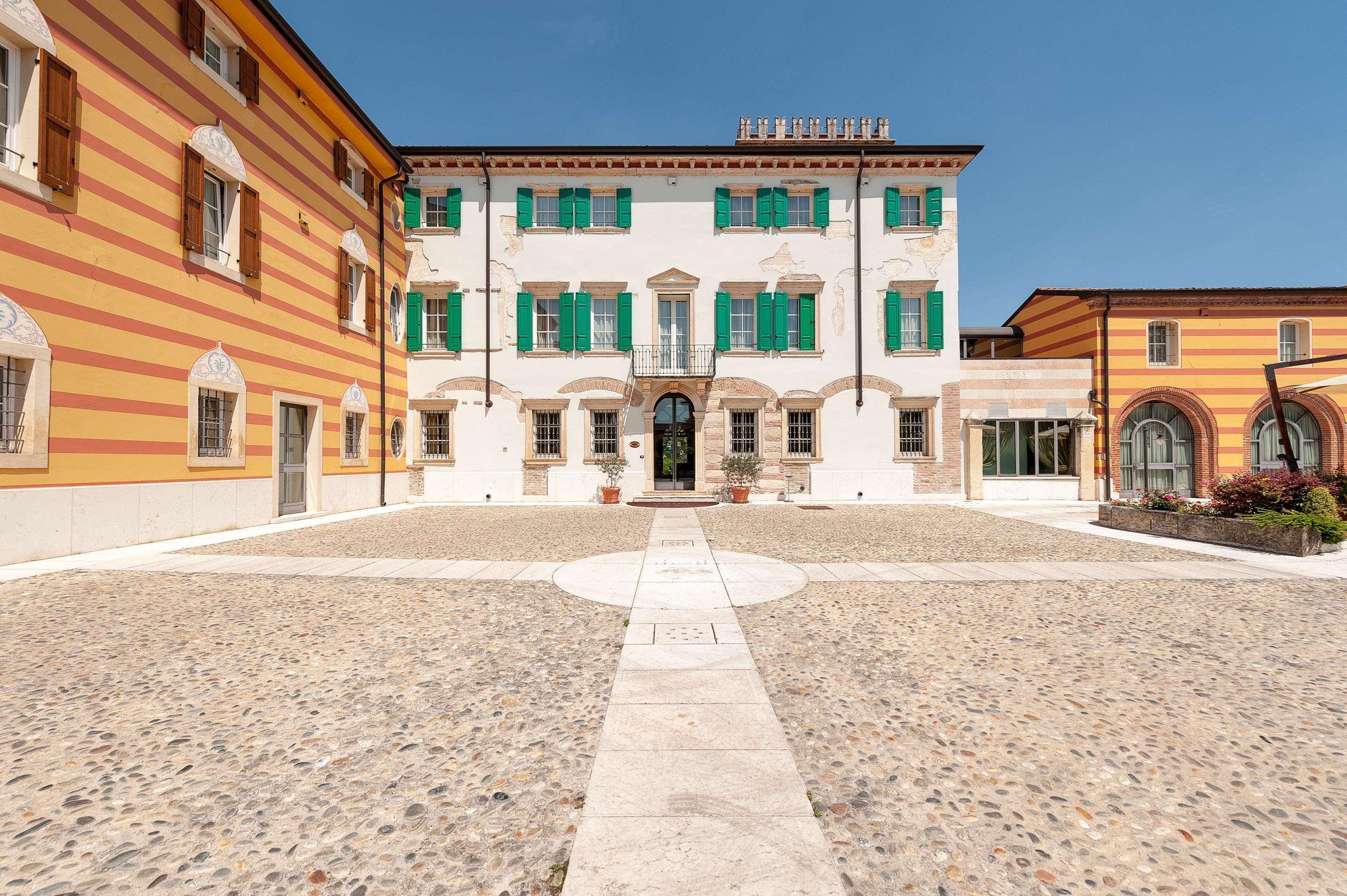 Hotel Villa Malaspina Кастель-д'Аццано Экстерьер фото