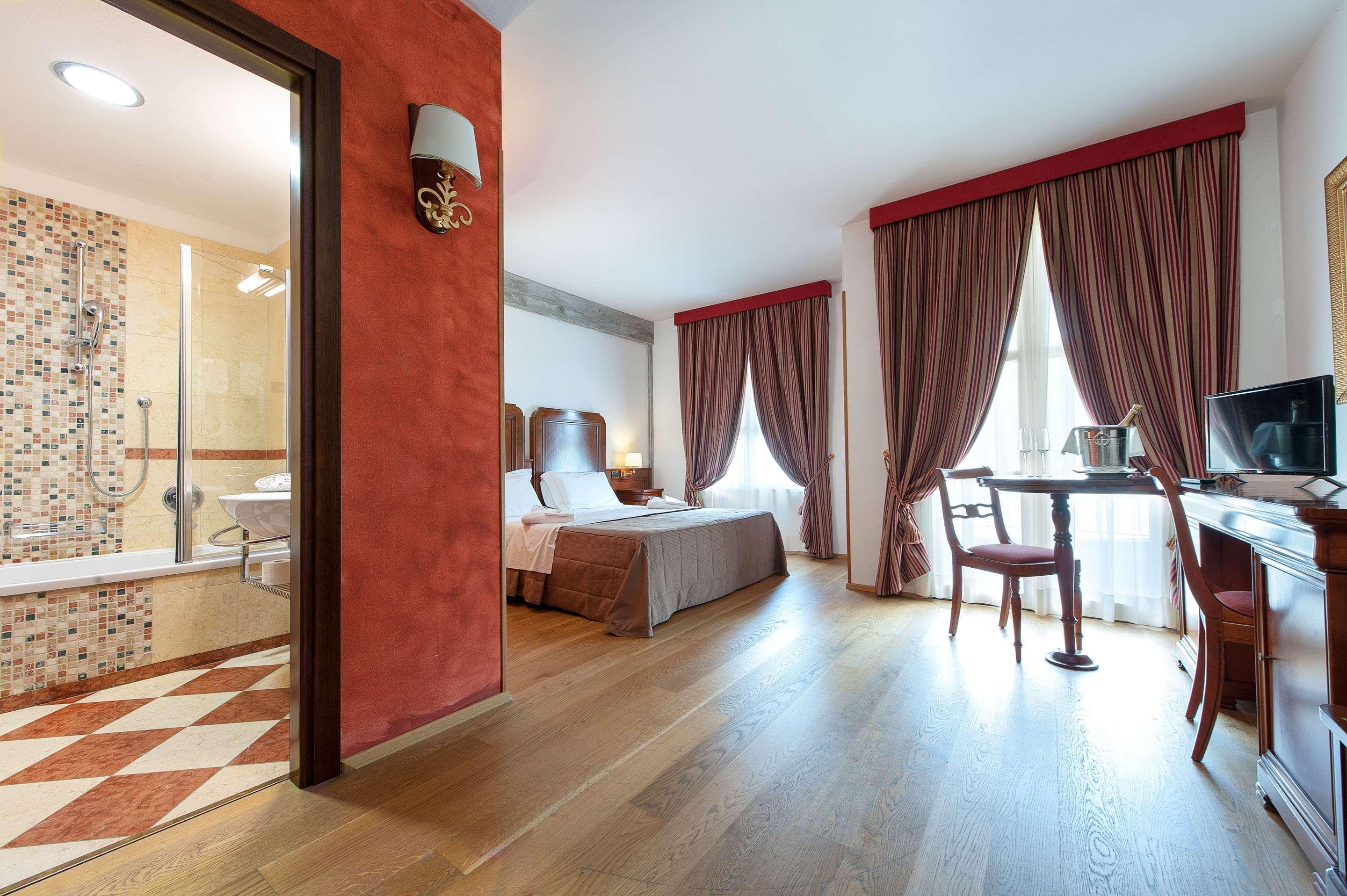 Hotel Villa Malaspina Кастель-д'Аццано Экстерьер фото