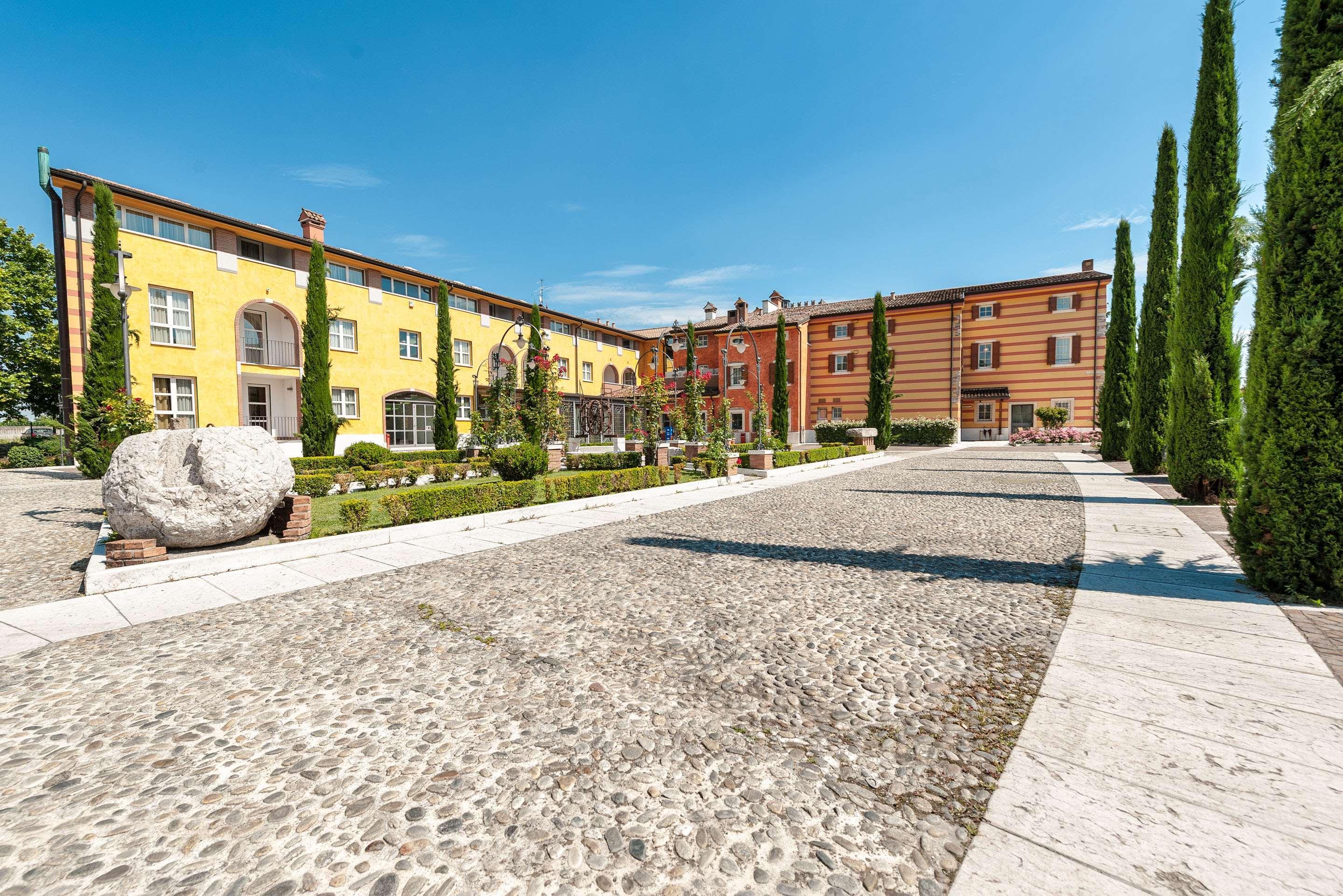 Hotel Villa Malaspina Кастель-д'Аццано Экстерьер фото
