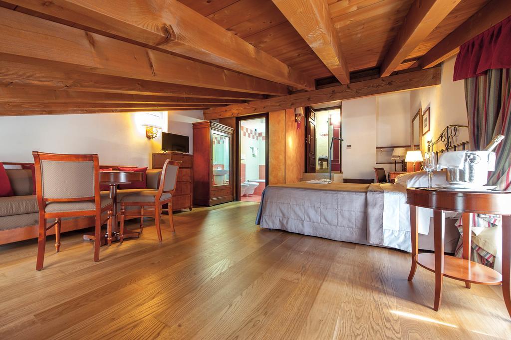 Hotel Villa Malaspina Кастель-д'Аццано Экстерьер фото