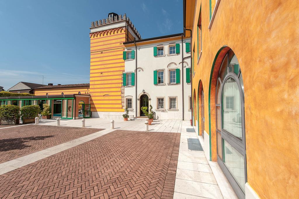 Hotel Villa Malaspina Кастель-д'Аццано Экстерьер фото