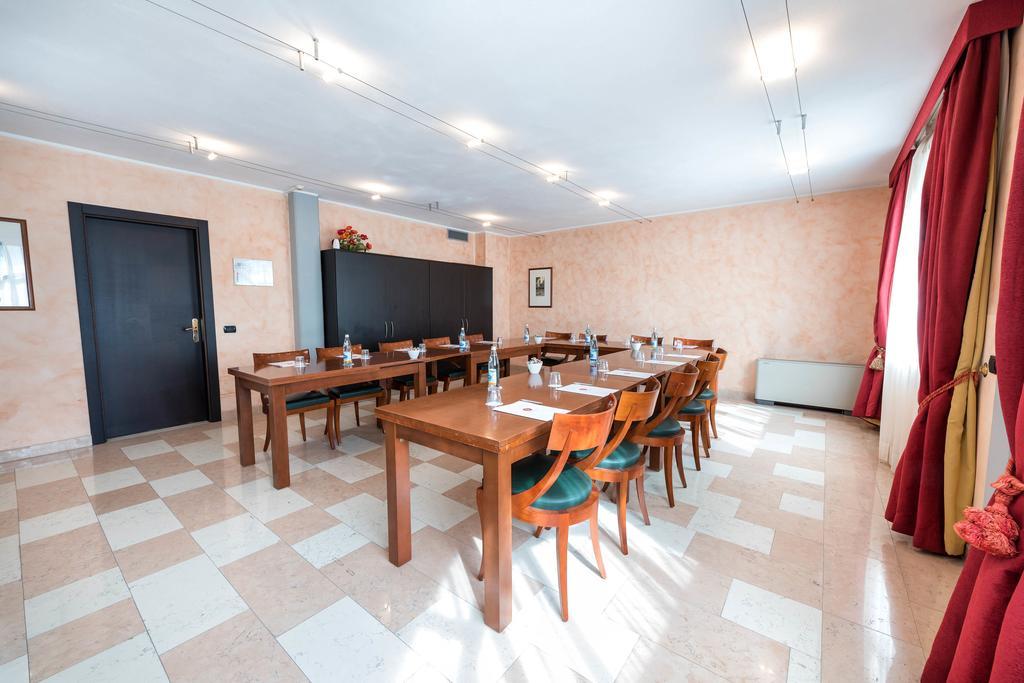 Hotel Villa Malaspina Кастель-д'Аццано Экстерьер фото