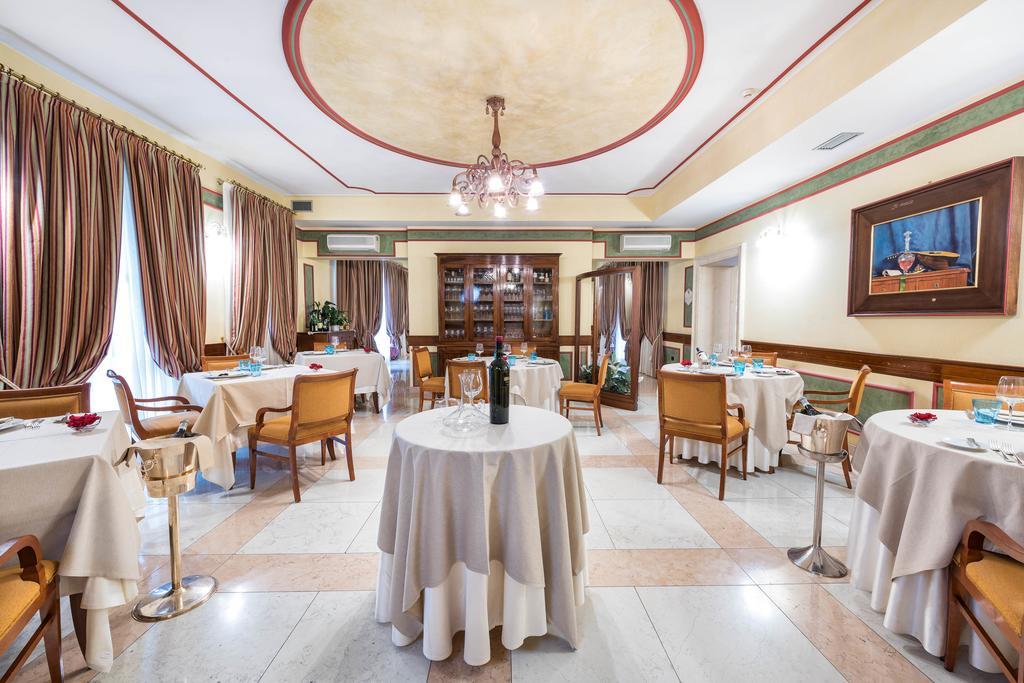 Hotel Villa Malaspina Кастель-д'Аццано Экстерьер фото