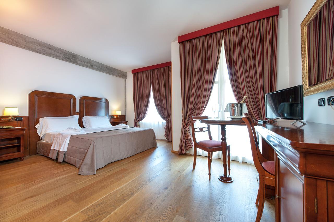 Hotel Villa Malaspina Кастель-д'Аццано Экстерьер фото