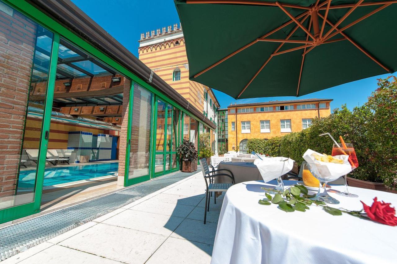 Hotel Villa Malaspina Кастель-д'Аццано Экстерьер фото