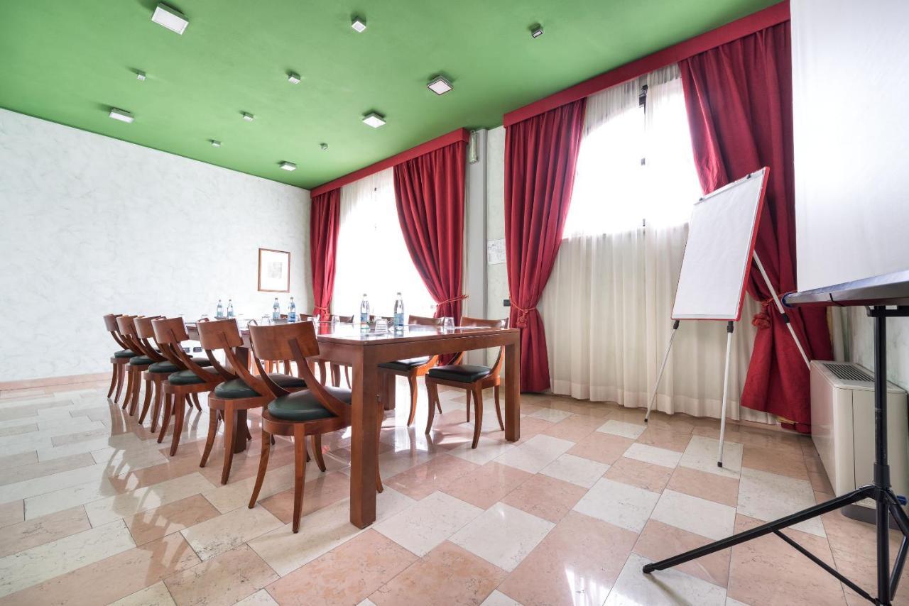 Hotel Villa Malaspina Кастель-д'Аццано Экстерьер фото